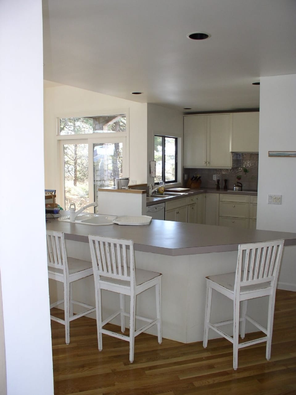 kitchen island seating w/waterview