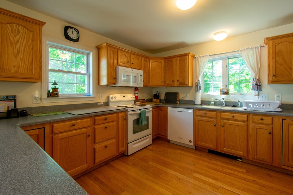 Large, roomy kitchen.