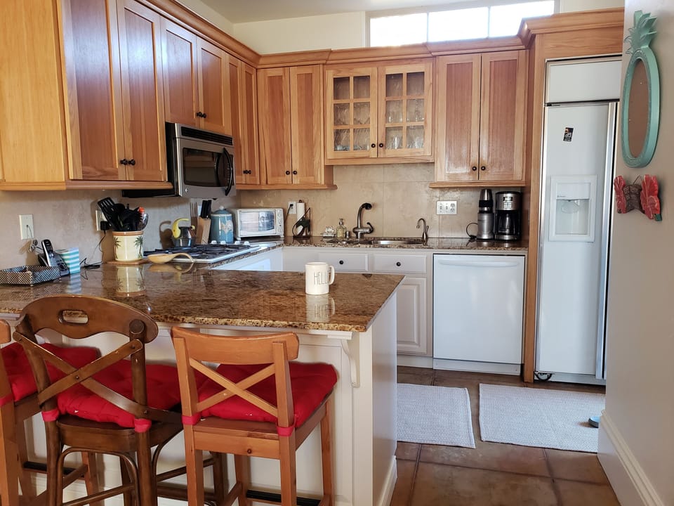 Seating for 3 at the bar