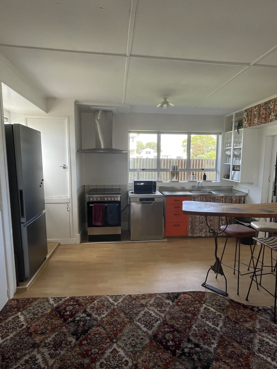 Kitchen and breakfast bar