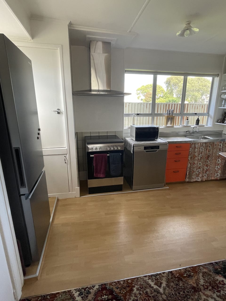 Kitchen - new dishwasher, ceramic top cooker, fridge. 