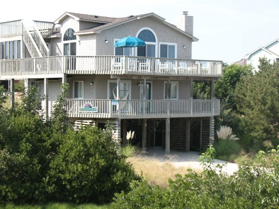 First view of your vacation home, the 1 you've been looking for. U R almost done