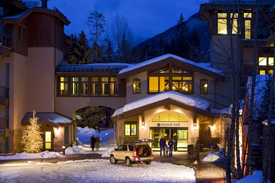 Manor Vail Lodge Entrance