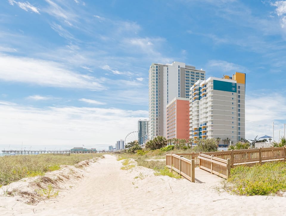 Walking distance to downtown attractions