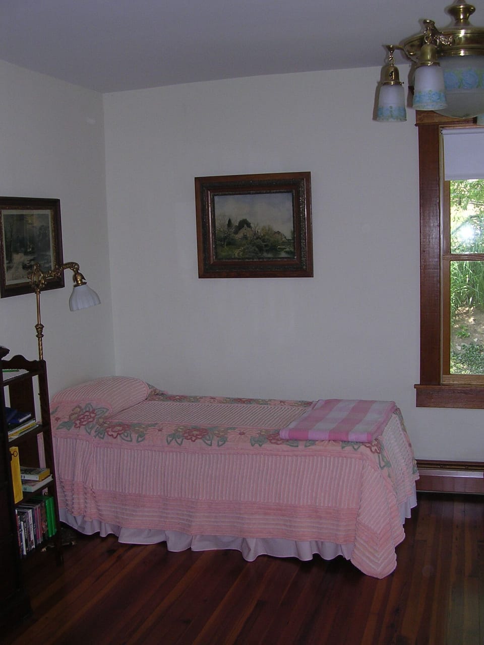 3rd bedroom with two twins