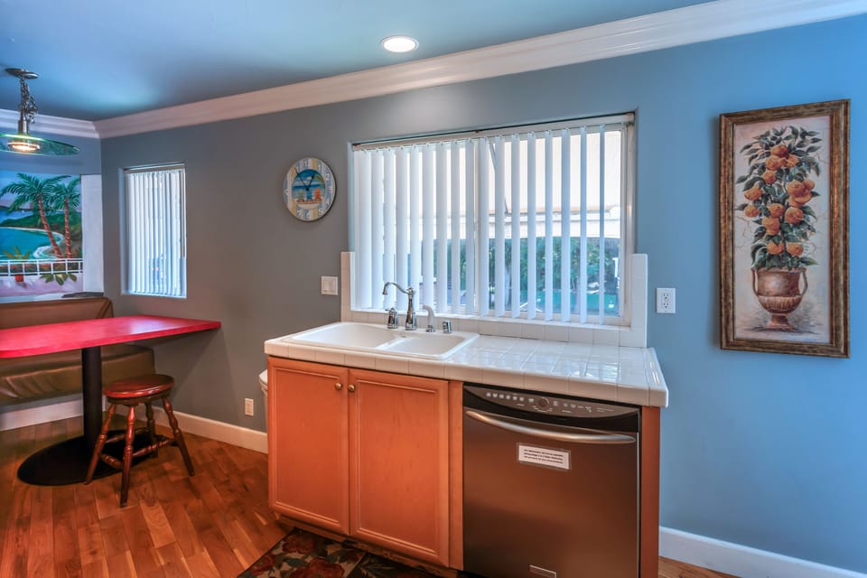 Kitchen with corner breakfast nook