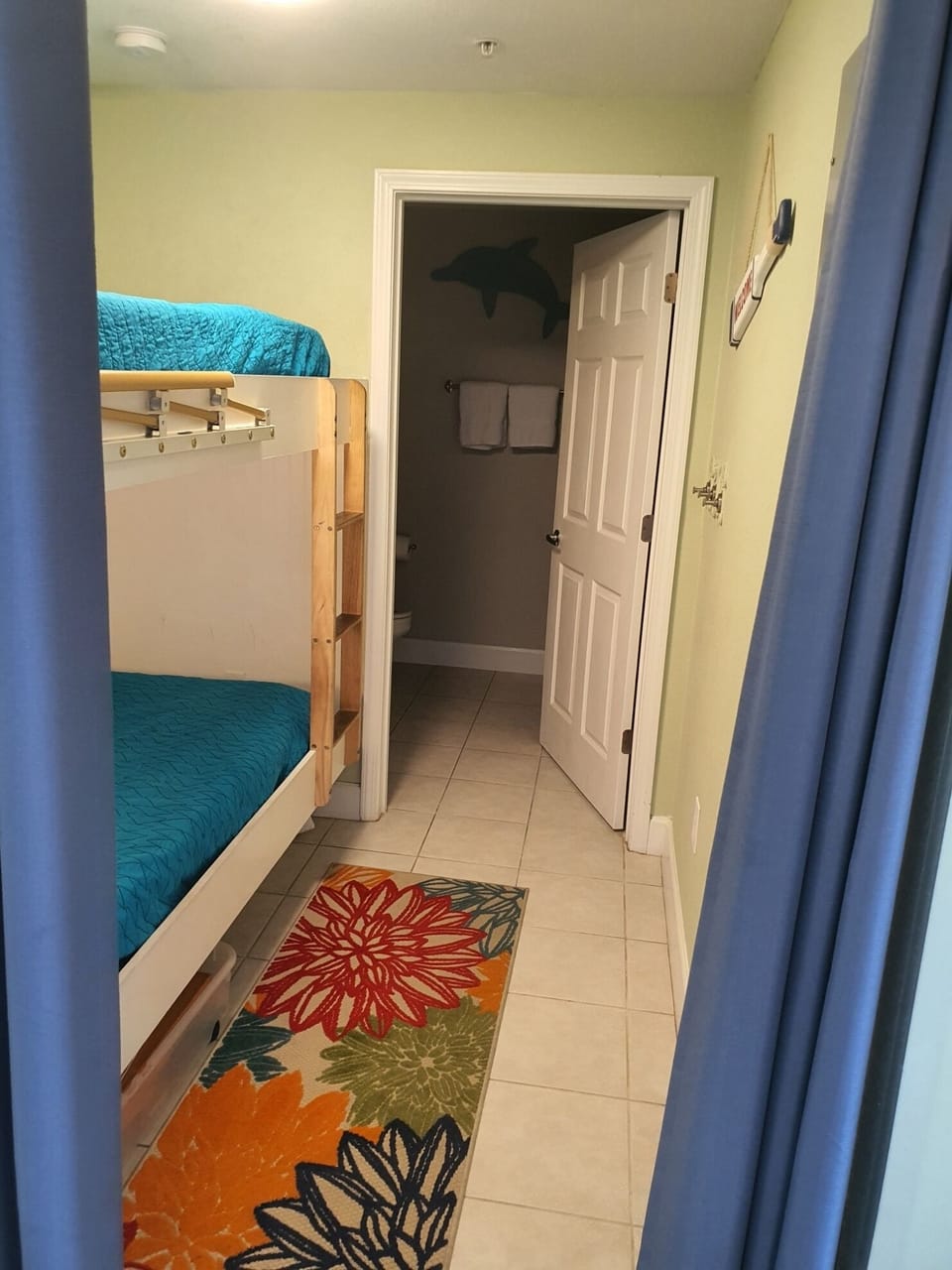 Bunkroom. Twin over twin bunk style built in bed.