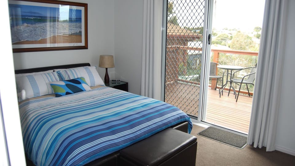 Main bedroom with Ensuite and balcony
