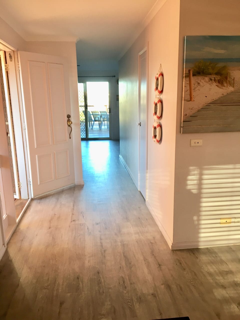 Spacious and relaxing Home with fabulous Alfresco Dining, beach theme throughout