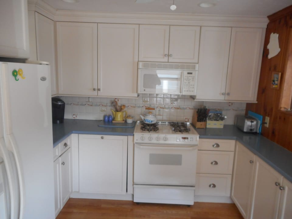 Full kitchen with gas stove, microwave, dishwasher, Keurig, coffee maker, etc