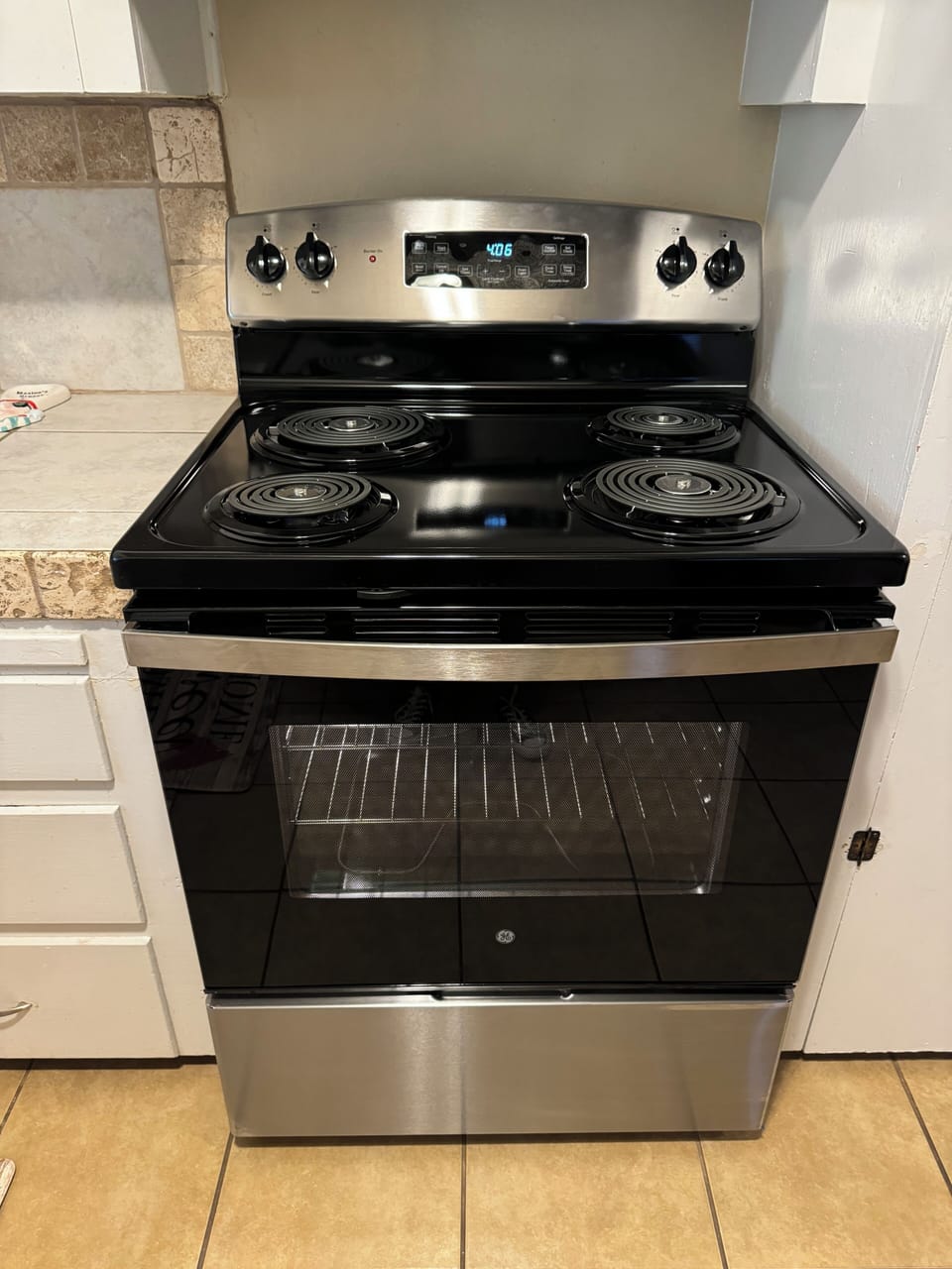 Electric stove please keep clean Extra foil liners in bottom drawer