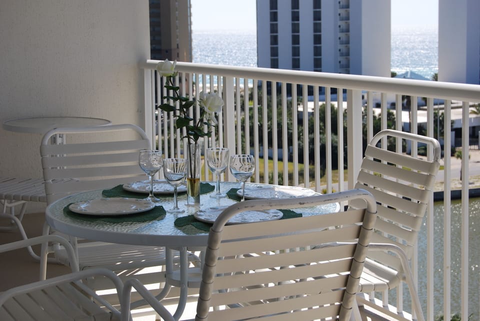 Large balcony, amazing views!
