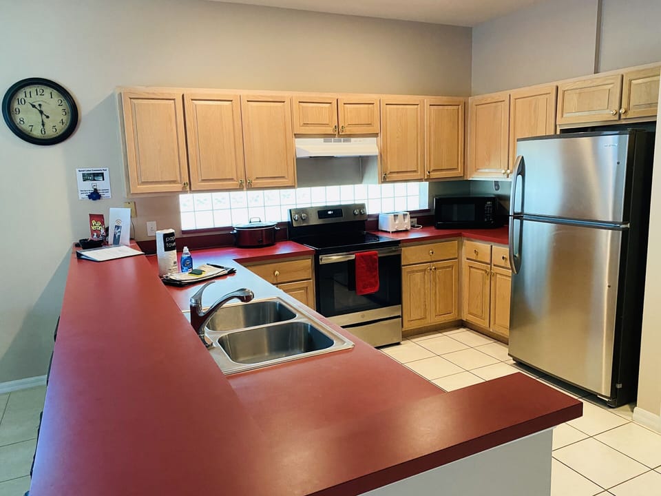 Kitchen - all house is now tile, no carpet only tiles.