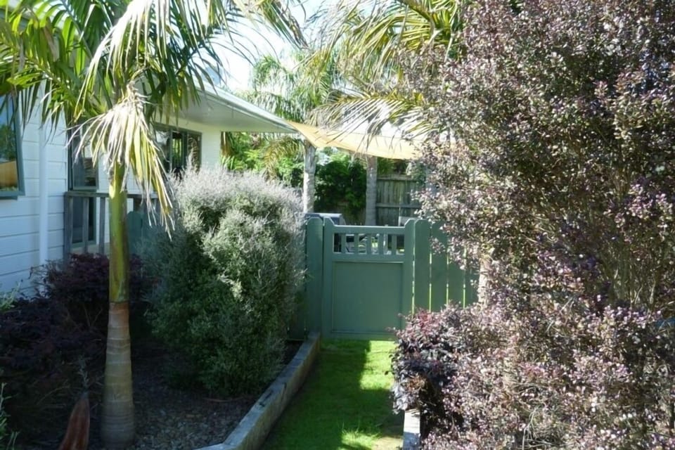 Side Gate