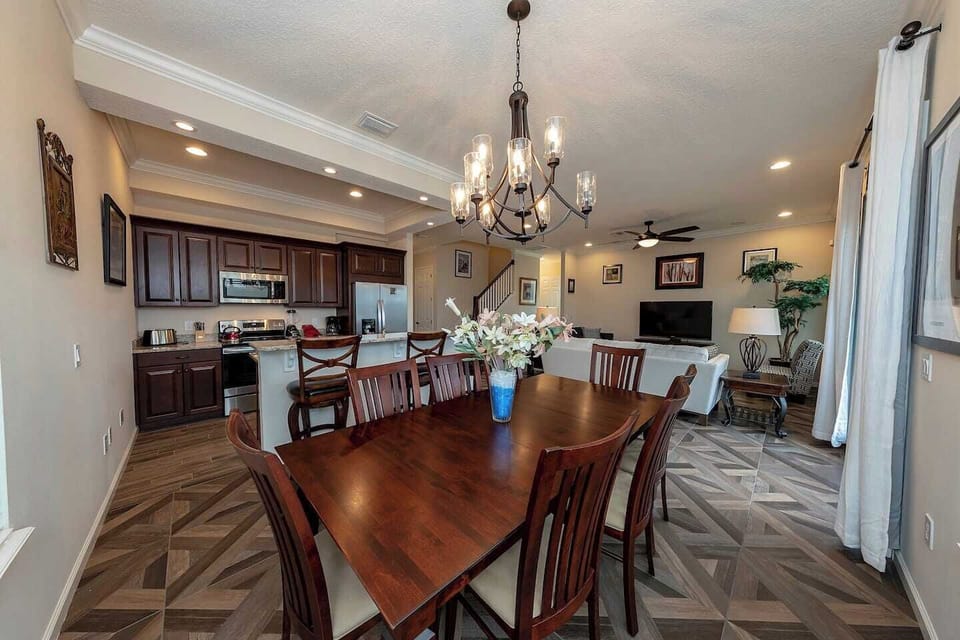 ✔ Open-concept dining + kitchen
✔ Large table for group meals
✔ Perfect for gatherings & entertaining