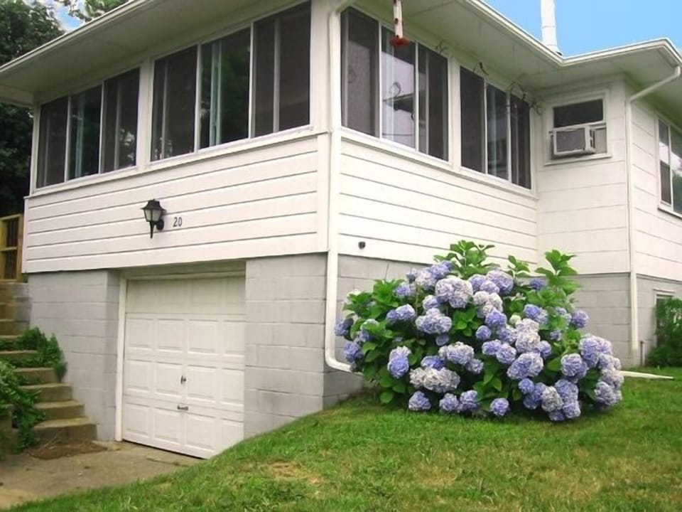 FRONT OF THE HOUSE
