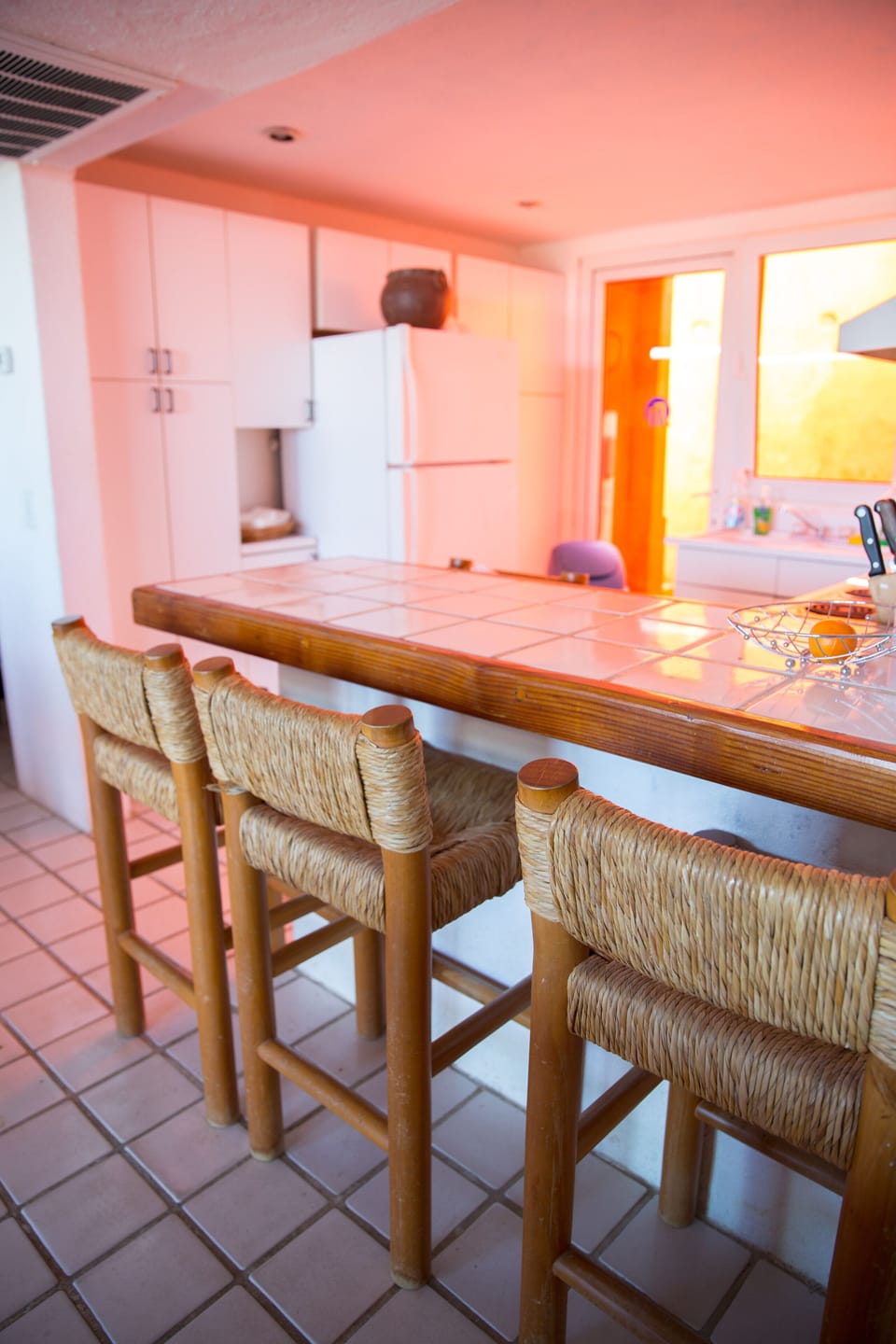 Full kitchen with bar seating