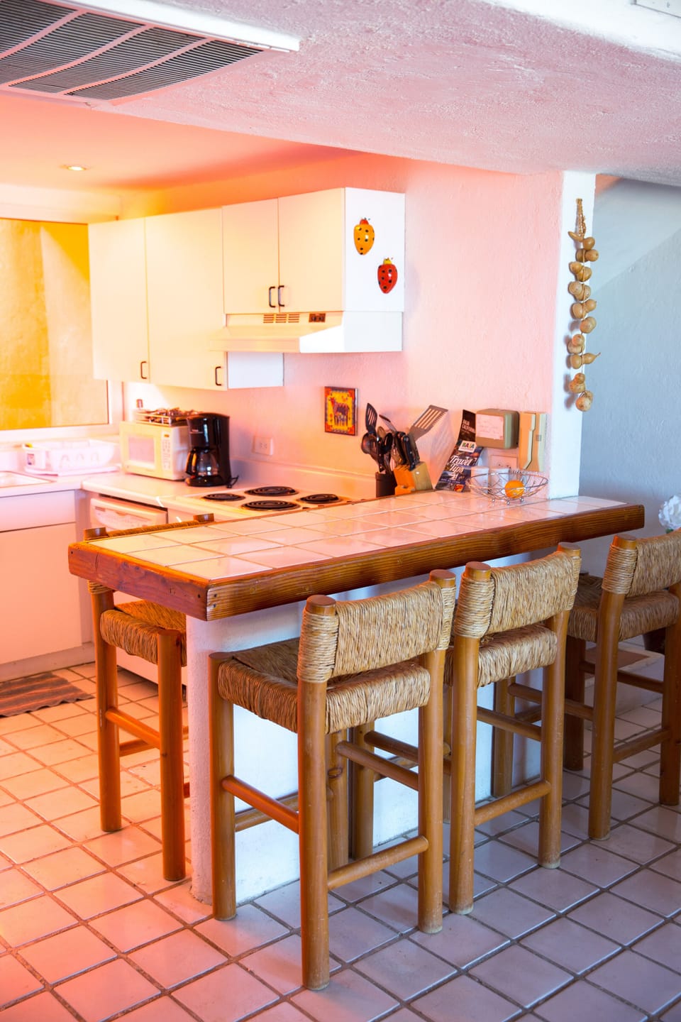 Full kitchen with bar seating