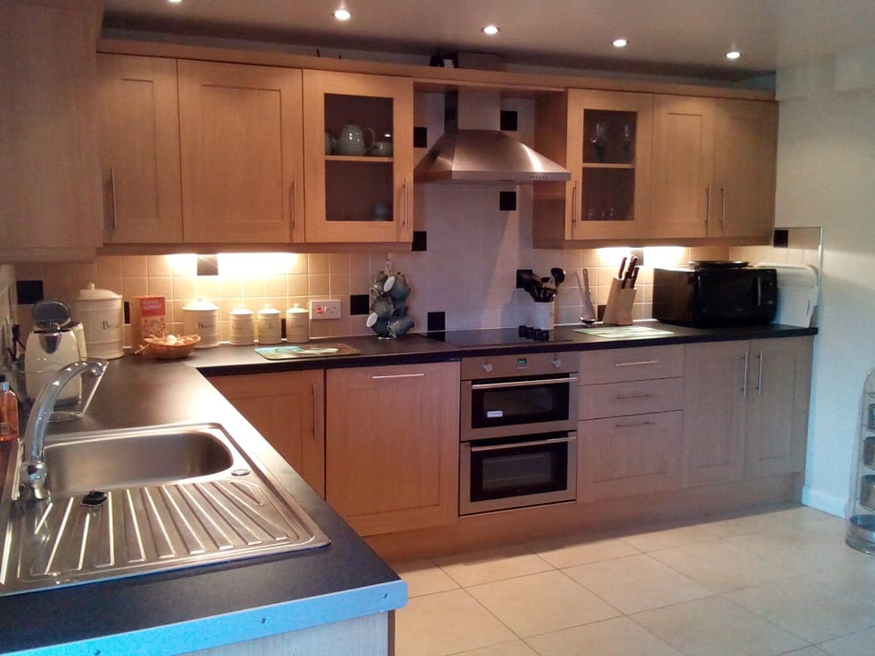 Fully equipped kitchen .
