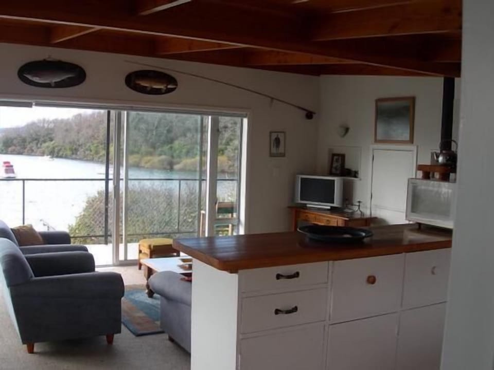 Kitchen / Lounge