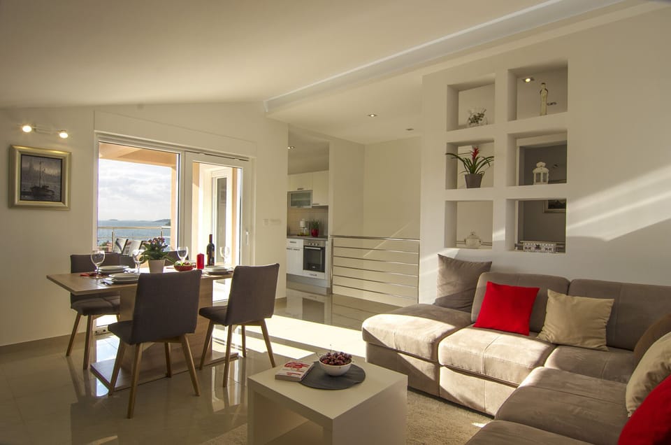 Top floor living area

