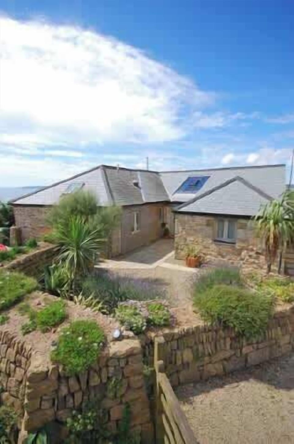 Beautiful 3 bedroom stone cottage with uninterrupted views of the Cornish coast.  