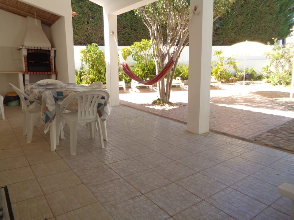 Barbecue com telheiro