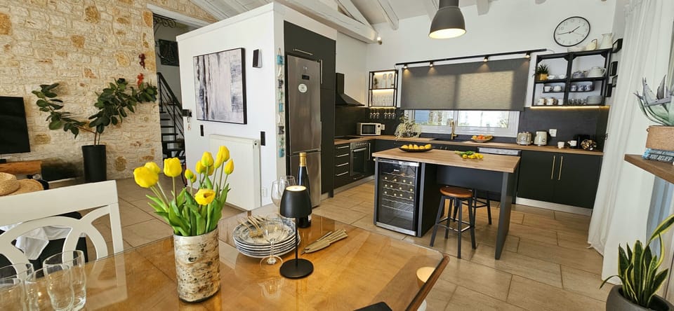 Open plan dining area - kitchen
