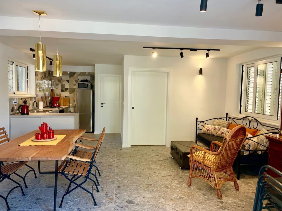 Ground floor dining-living