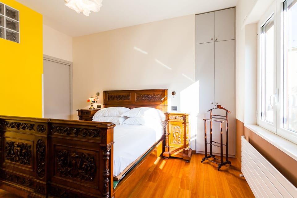 Bedroom with double bed (Queen mattress) and typical Sorrento furniture