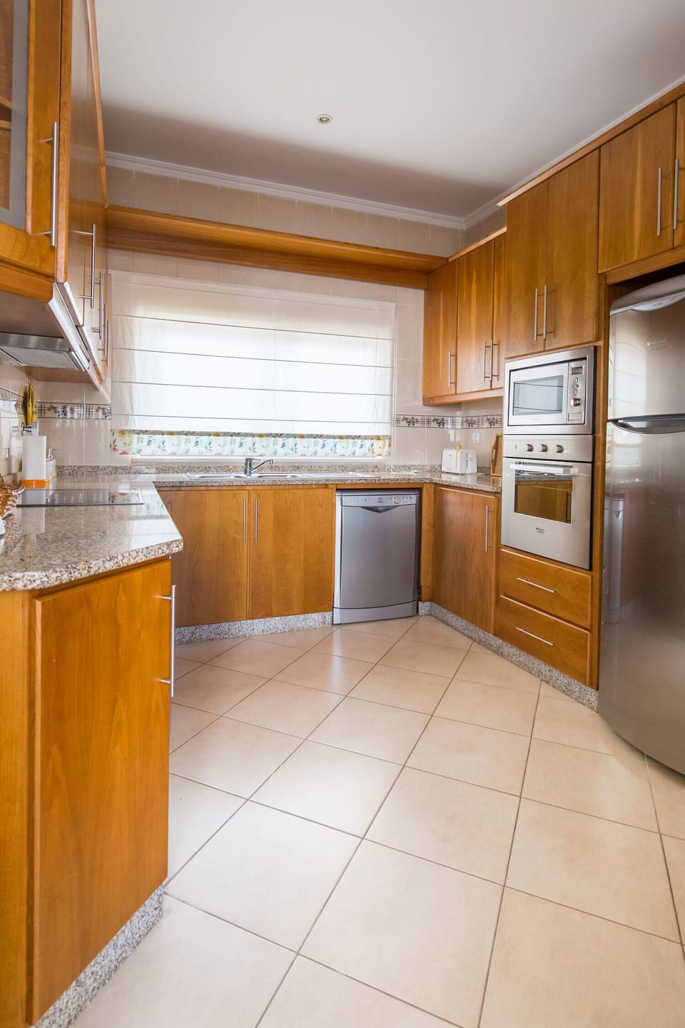 Light and spacious kitchen