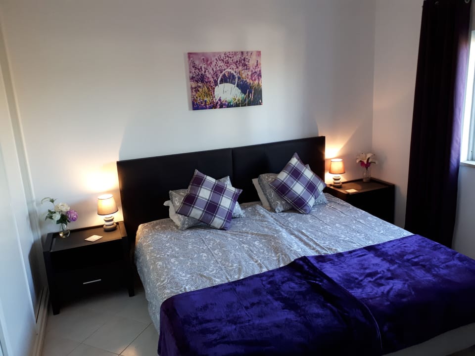 2nd bedroom , can be used as 2 single beds or a double with tv & playstation.