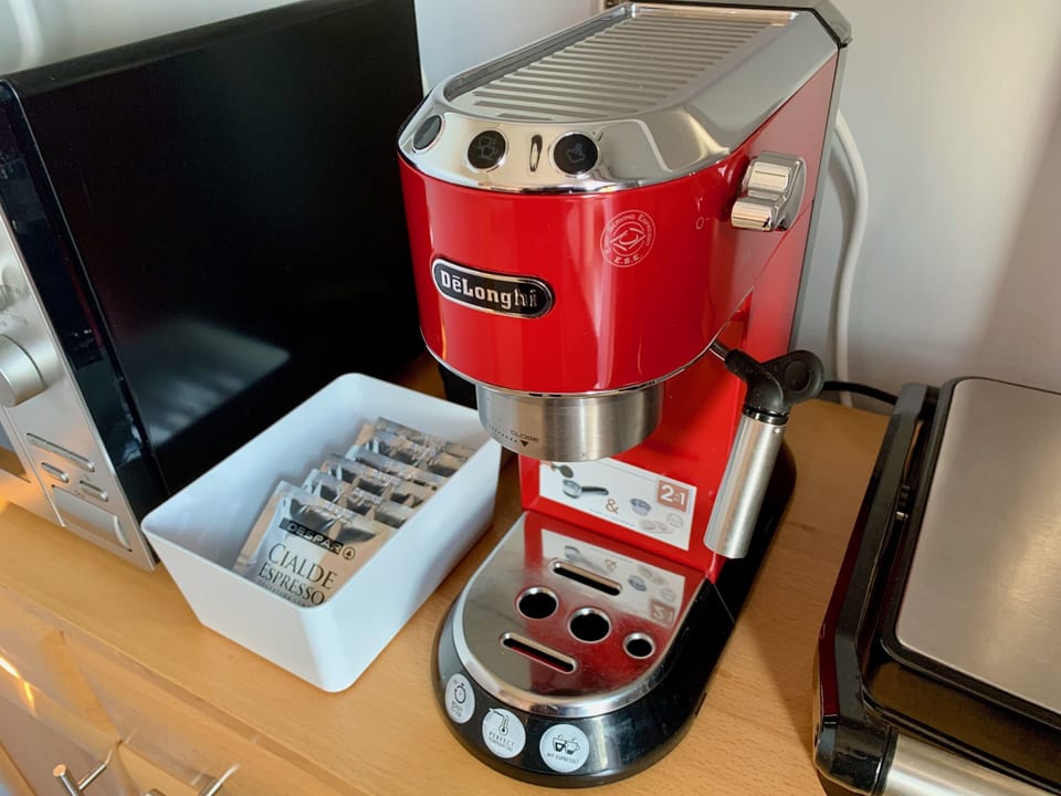 Espresso machine (DeLonghi Dedica) uses ground coffee or ESE Pods.