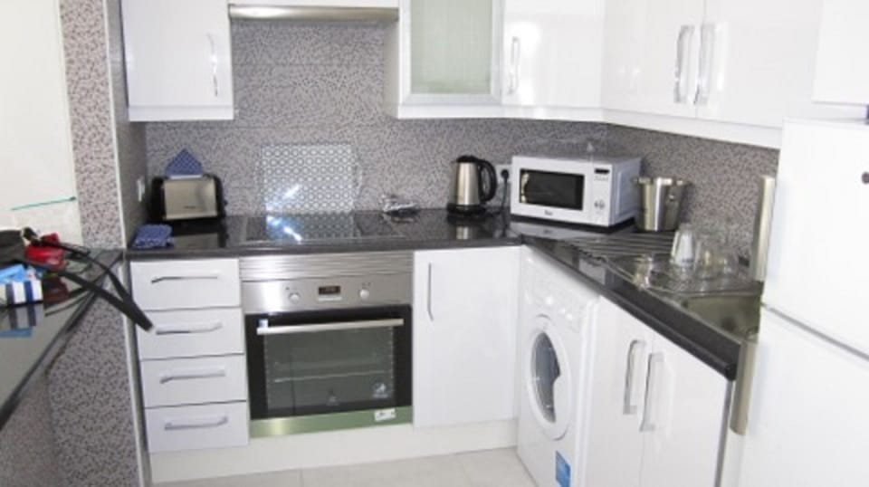 Kitchen recently fully fitted out 