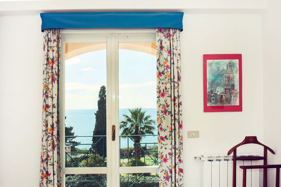 Double bedroom with terrace and ensuite bathroom