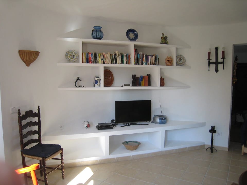 Entertainment center