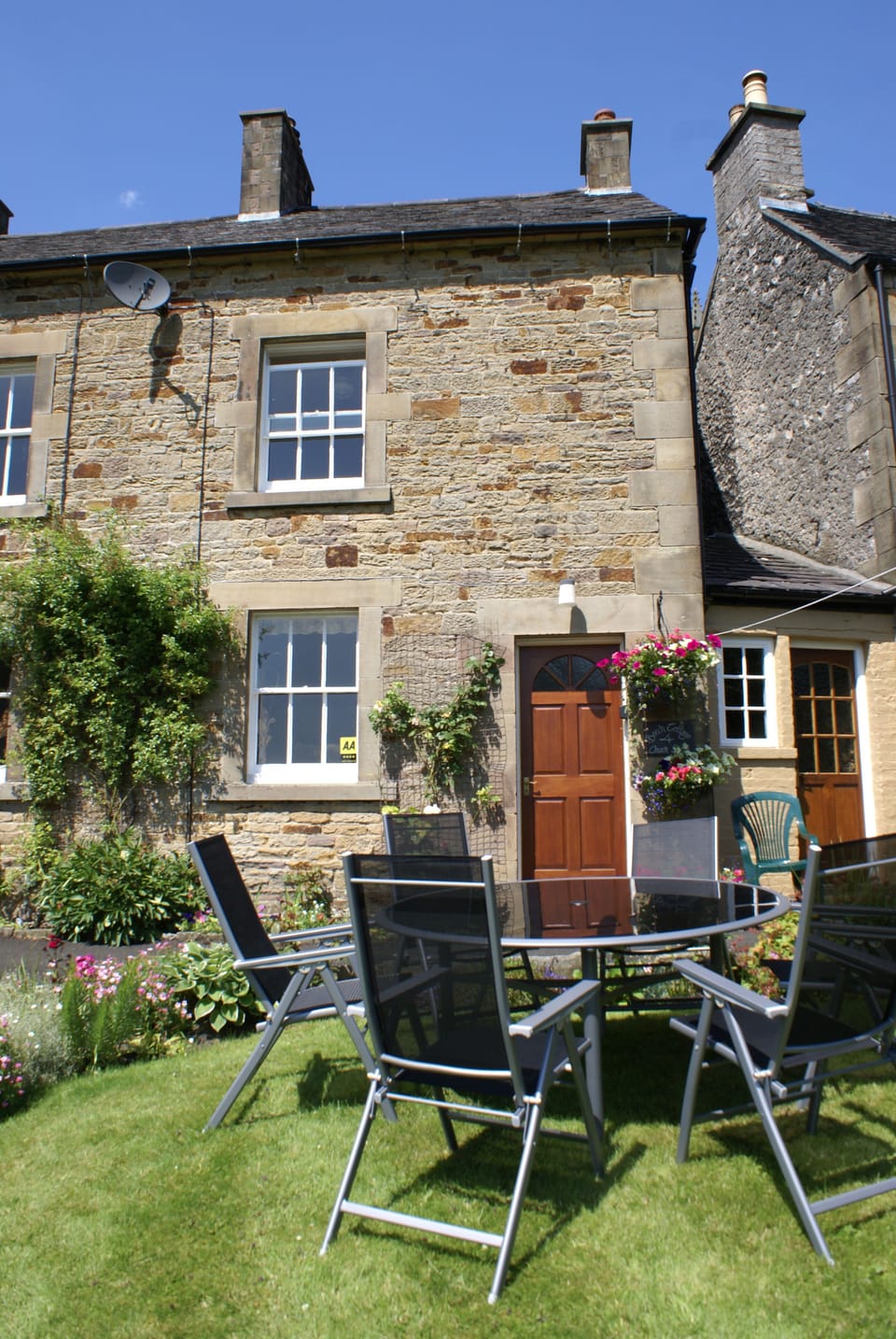Exterior showing Beech Cottage garden 