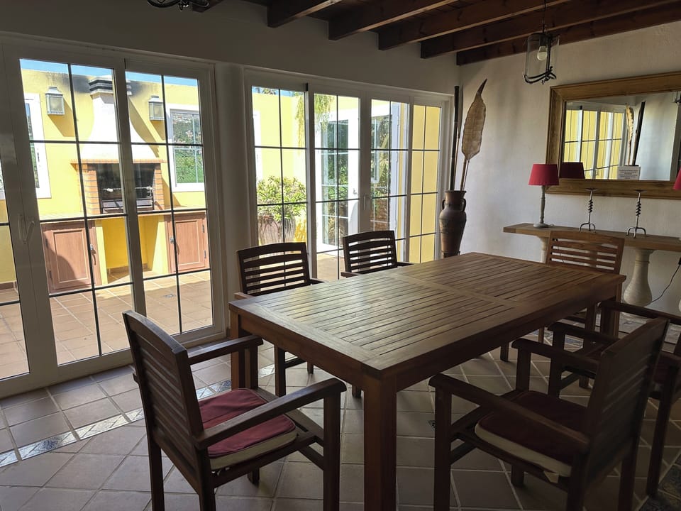 Covered Dining / BBQ Area