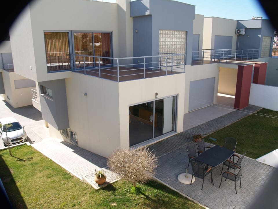 Rear View of villa and garden 