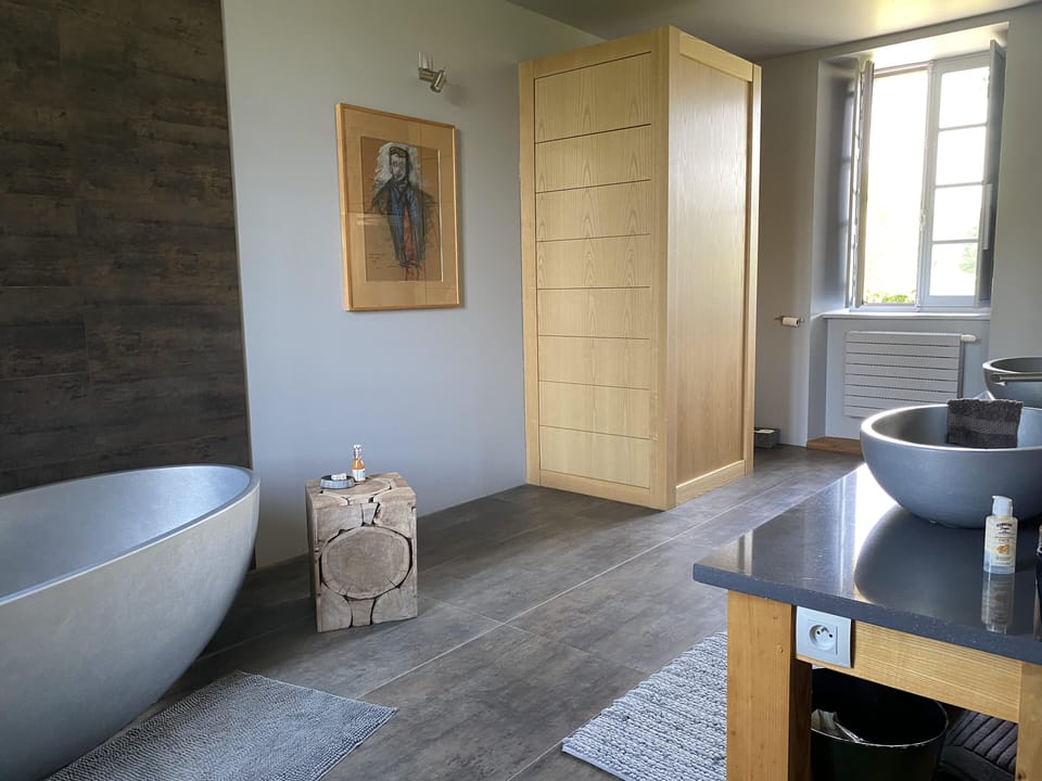 Master bathroom 