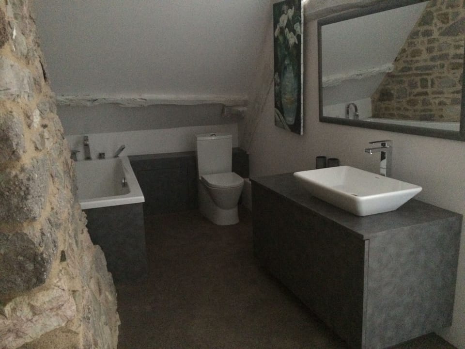 Kids floor bathroom