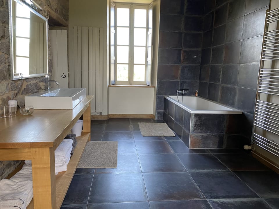 Bathroom for bedrooms 2 and 3 