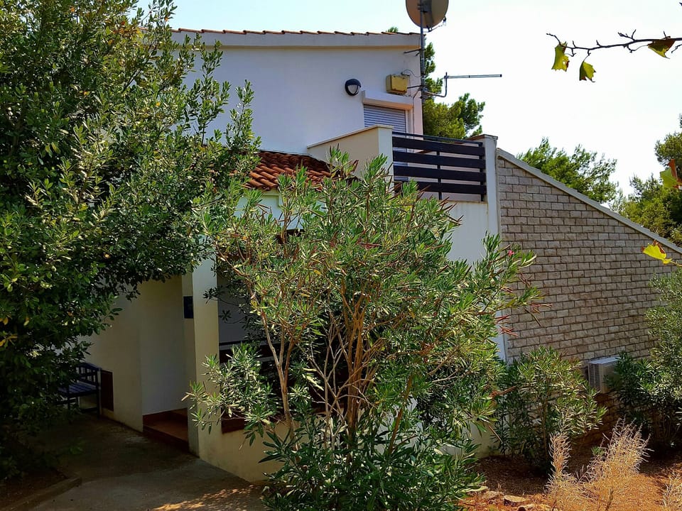 building, entrance