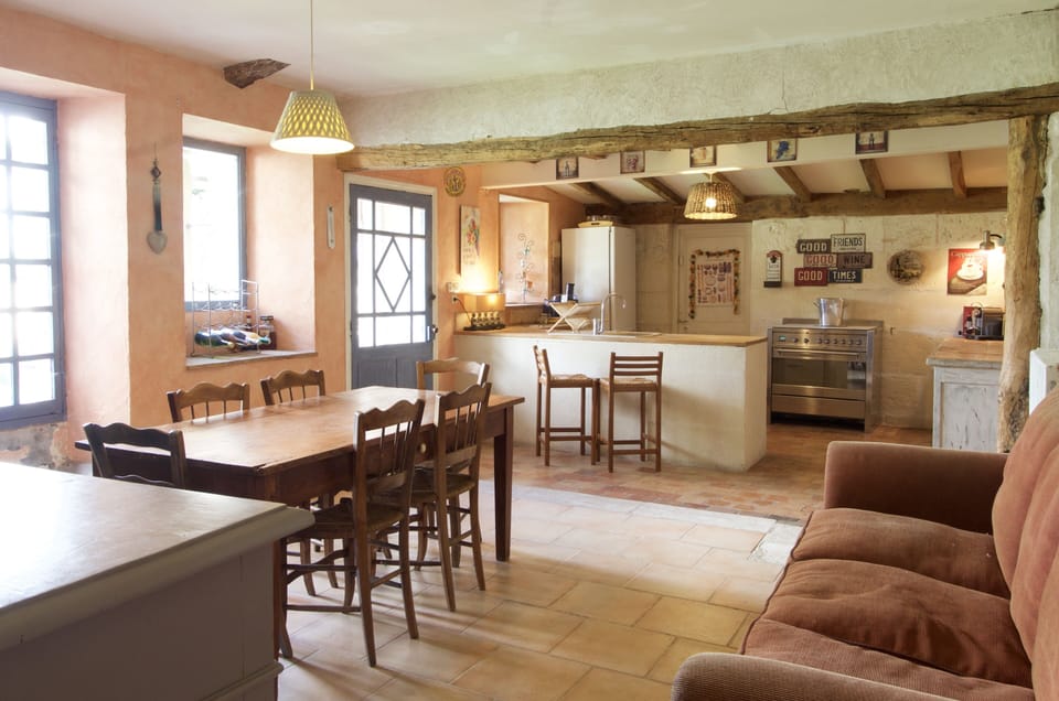 The OLD kitchen, good for breakfast, BBQ stuff and as a Bar!! 