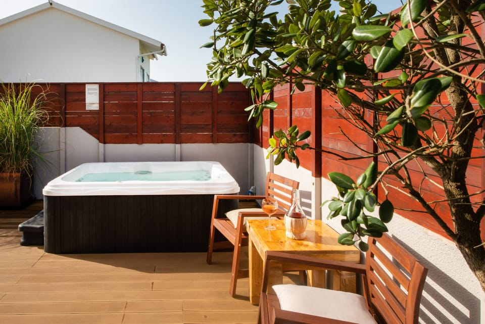 Relax in private, sunny garden with jacuzzi and top quality decking.