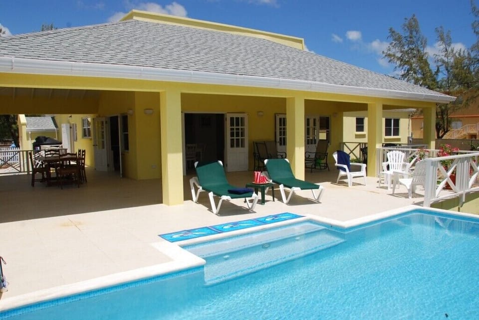 Swimming pool / gallery
