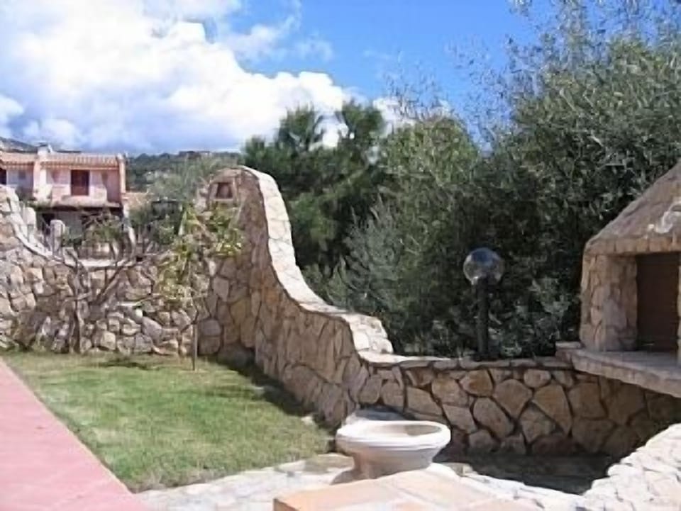 Barbeque and rear garden area