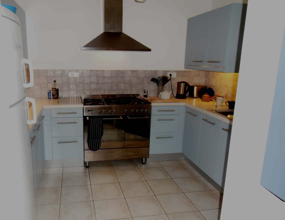 kitchen has window to pool area