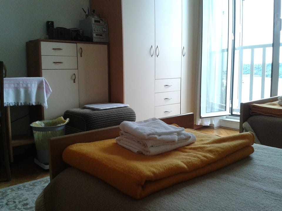 Room II - twin beds