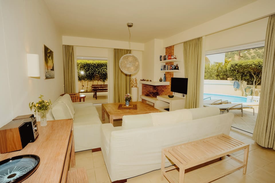 Living room with excess to the pool